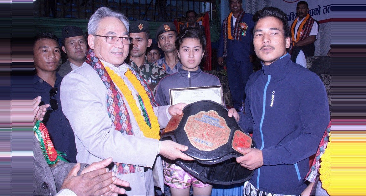 प्रकाश दाहाल स्मृति राष्ट्रिय बक्सिङ शुरु, एमएमए खेलाडी सन्तोष र एलिशा सम्मानित (भिडियोसहित)