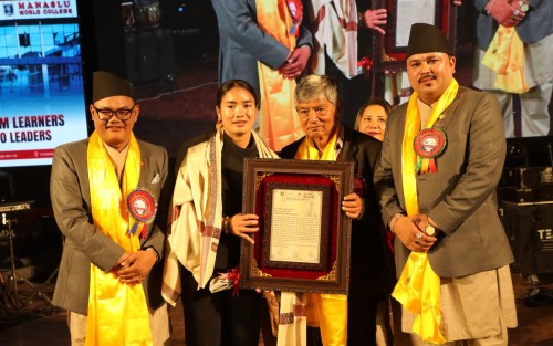 एन्जीलालाई मनास्लुको सम्मान