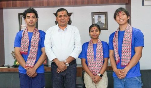 क्लाइम्बिङ टोली चीन जाने