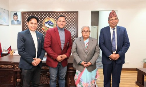 प्रधानमन्त्रीसंग राखेपको छलफल